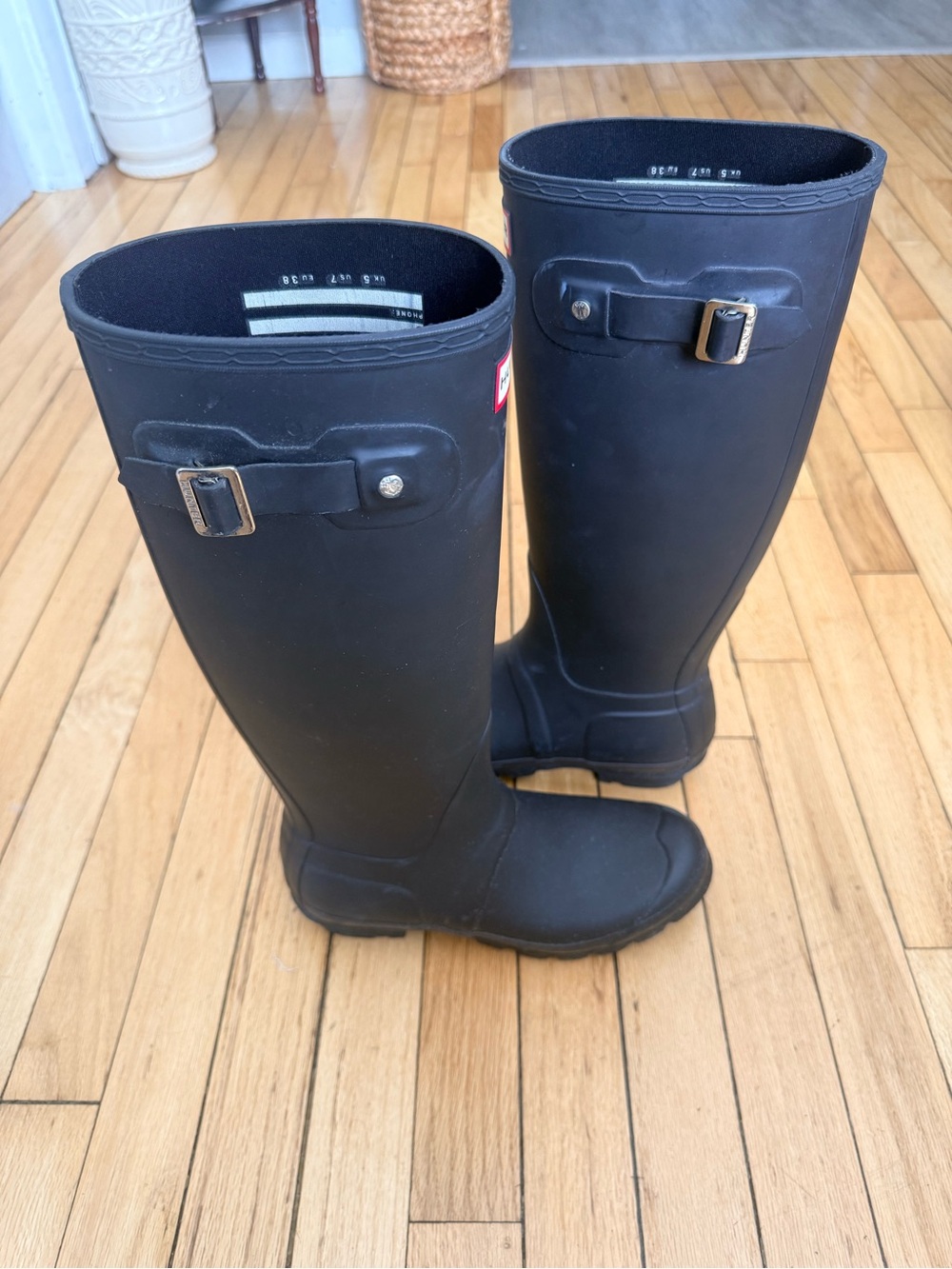 Hunter Original Tall rain boots in matte black. - Picture 3 of 11
